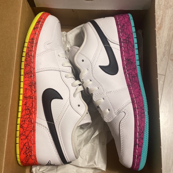 Air jordan 1 low grade school - Picture 3 of 5